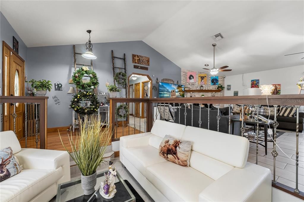 En Venta: $1,050,000 (5 camas, 3 baños, 4557 Pies cuadrados)