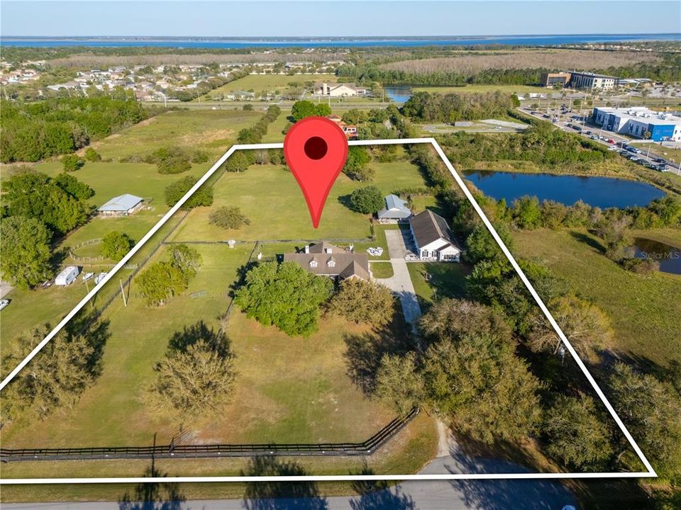 En Venta: $1,050,000 (5 camas, 3 baños, 4557 Pies cuadrados)