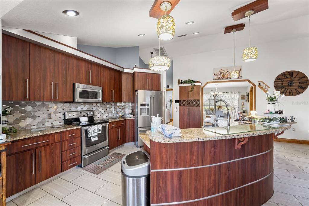 En Venta: $1,050,000 (5 camas, 3 baños, 4557 Pies cuadrados)