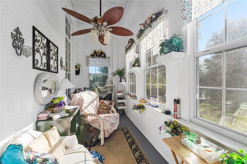 En Venta: $1,050,000 (5 camas, 3 baños, 4557 Pies cuadrados)