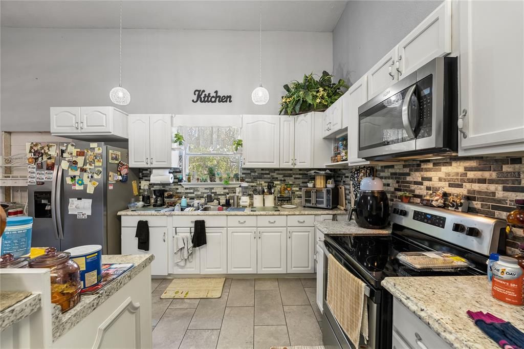 En Venta: $1,050,000 (5 camas, 3 baños, 4557 Pies cuadrados)