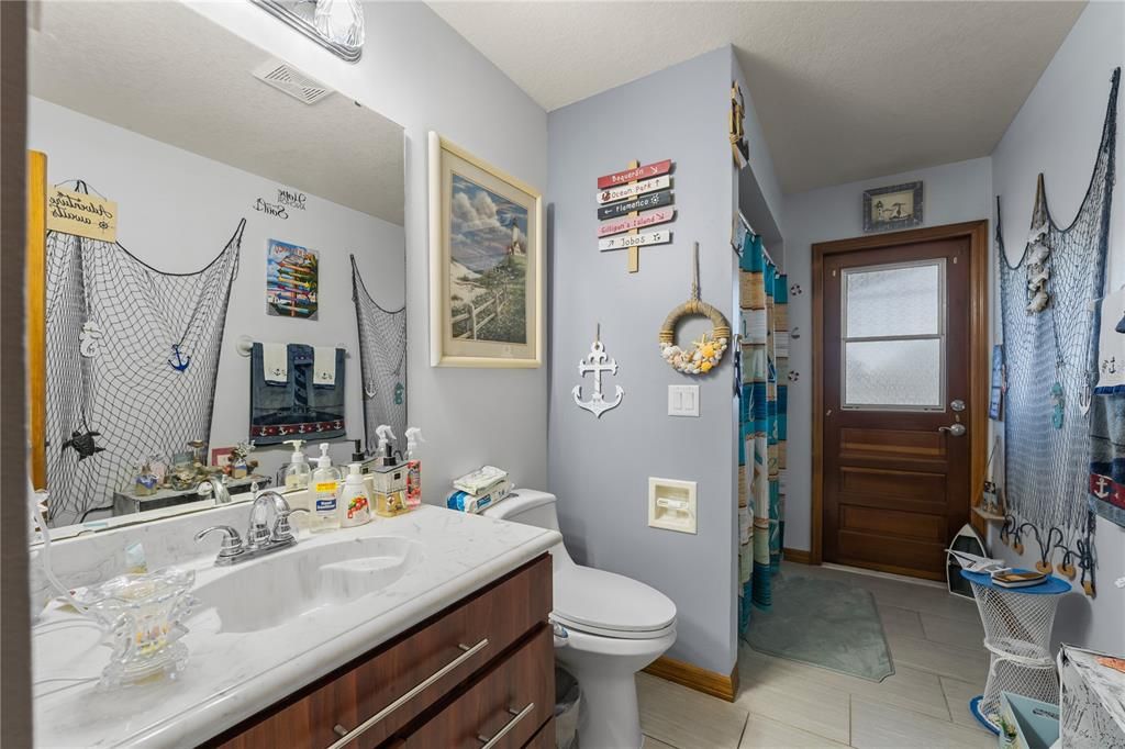 En Venta: $1,050,000 (5 camas, 3 baños, 4557 Pies cuadrados)