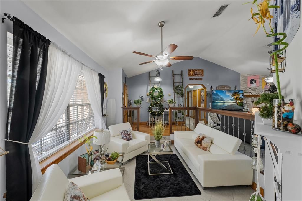 En Venta: $1,050,000 (5 camas, 3 baños, 4557 Pies cuadrados)