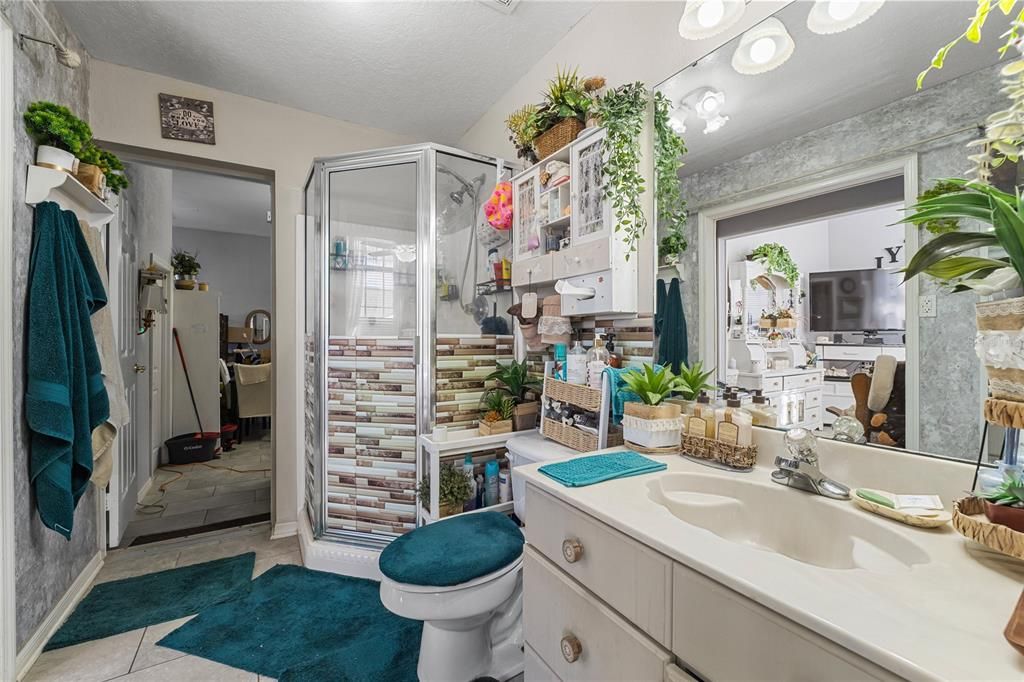 En Venta: $1,050,000 (5 camas, 3 baños, 4557 Pies cuadrados)