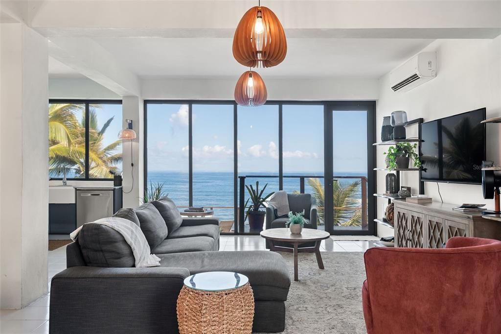 Active With Contract: $1,595,000 (4 beds, 3 baths, 2800 Square Feet)