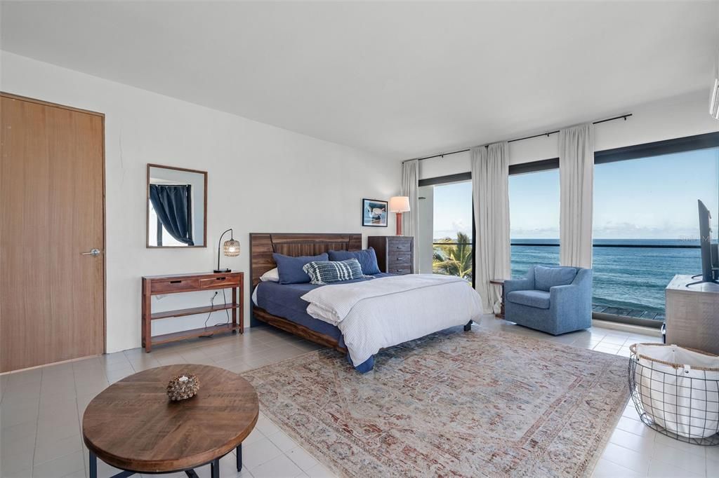 Active With Contract: $1,595,000 (4 beds, 3 baths, 2800 Square Feet)