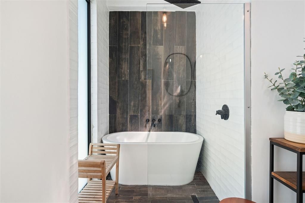 Active With Contract: $1,595,000 (4 beds, 3 baths, 2800 Square Feet)