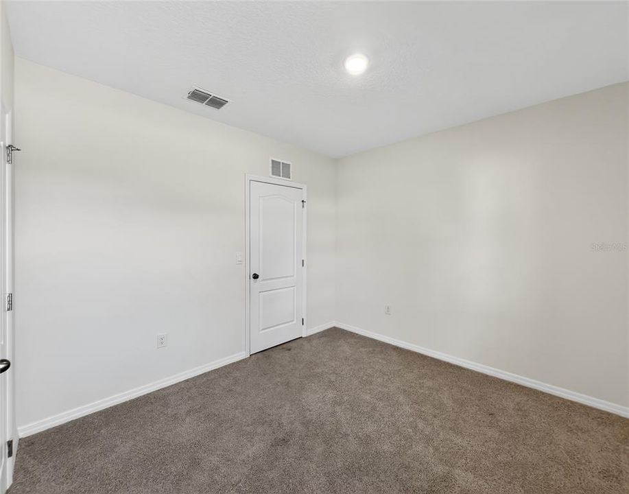 合同活跃: $378,500 (5 贝兹, 3 浴室, 2528 平方英尺)