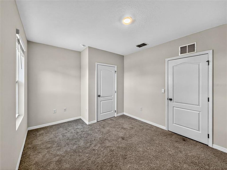 合同活跃: $378,500 (5 贝兹, 3 浴室, 2528 平方英尺)