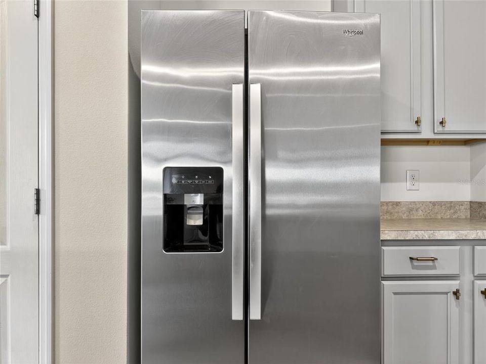 合同活跃: $378,500 (5 贝兹, 3 浴室, 2528 平方英尺)