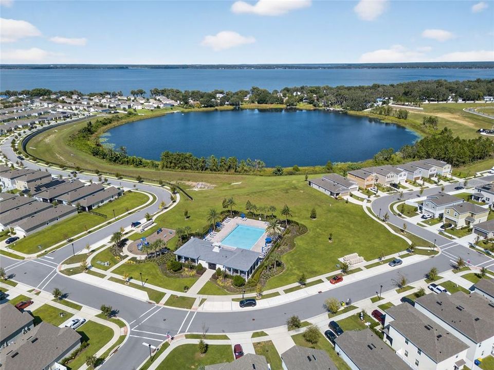 合同活跃: $378,500 (5 贝兹, 3 浴室, 2528 平方英尺)