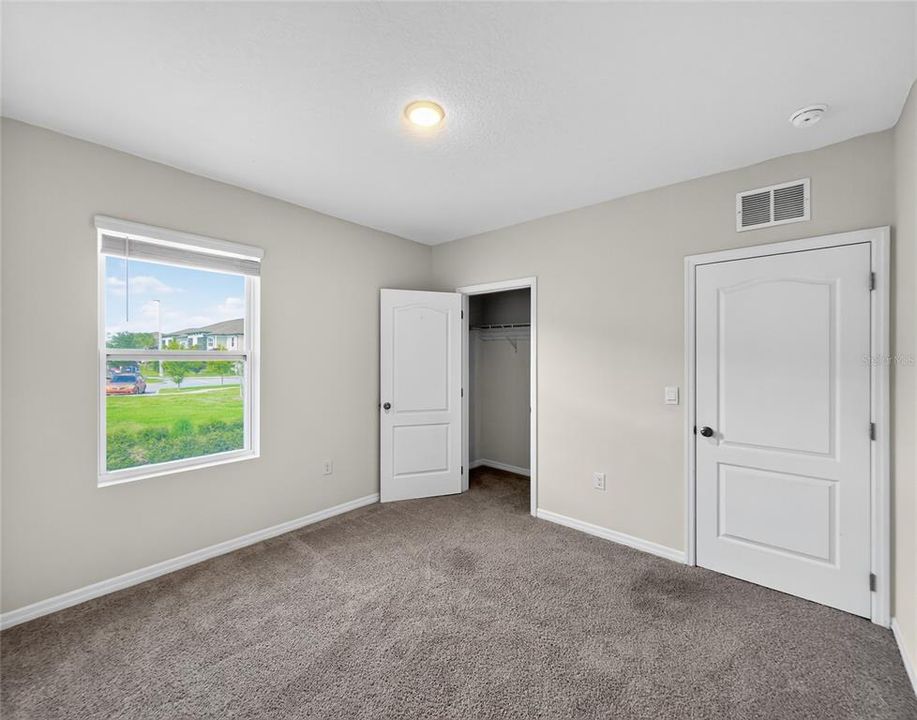 合同活跃: $378,500 (5 贝兹, 3 浴室, 2528 平方英尺)