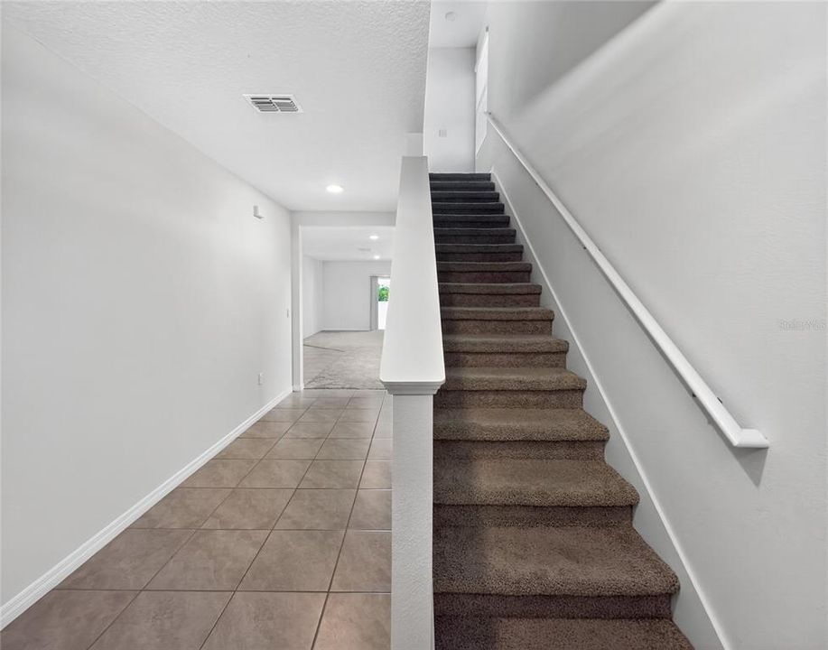 合同活跃: $378,500 (5 贝兹, 3 浴室, 2528 平方英尺)