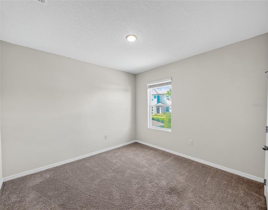 合同活跃: $378,500 (5 贝兹, 3 浴室, 2528 平方英尺)