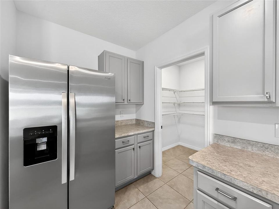 合同活跃: $378,500 (5 贝兹, 3 浴室, 2528 平方英尺)