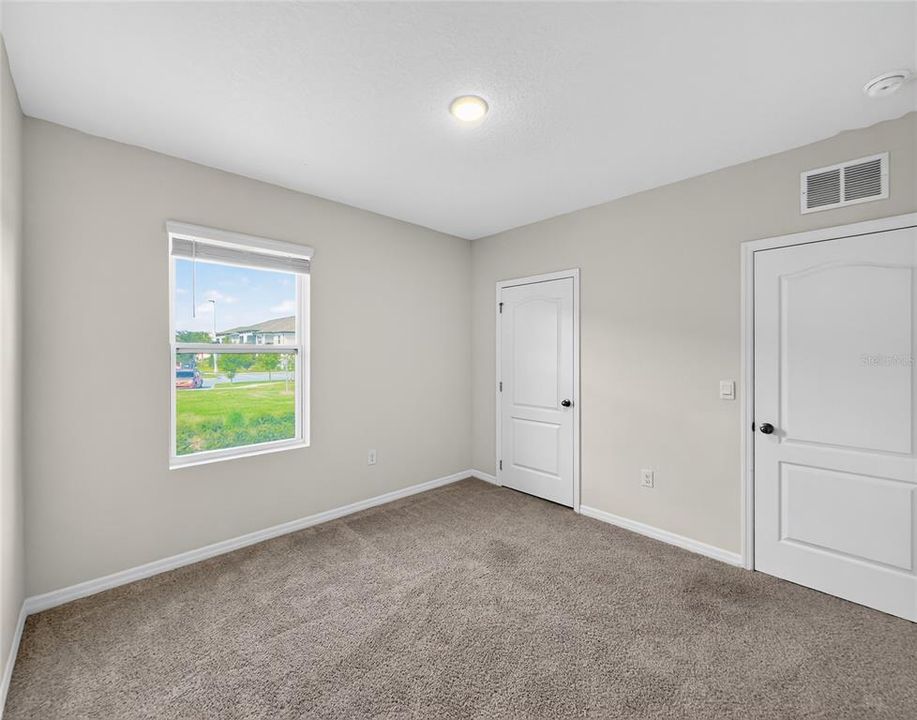 合同活跃: $378,500 (5 贝兹, 3 浴室, 2528 平方英尺)