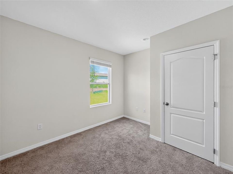 合同活跃: $378,500 (5 贝兹, 3 浴室, 2528 平方英尺)