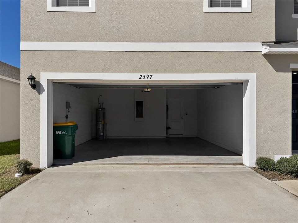 合同活跃: $378,500 (5 贝兹, 3 浴室, 2528 平方英尺)