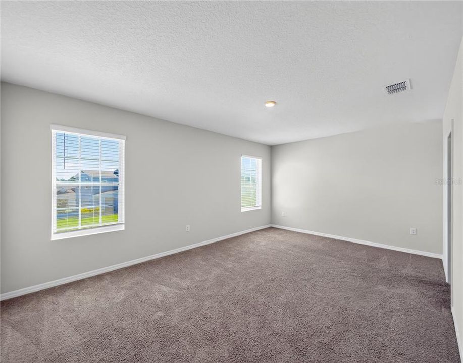 合同活跃: $378,500 (5 贝兹, 3 浴室, 2528 平方英尺)