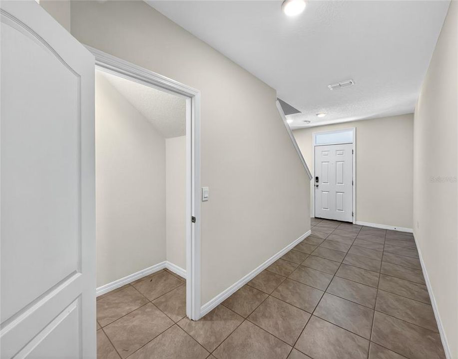 合同活跃: $378,500 (5 贝兹, 3 浴室, 2528 平方英尺)