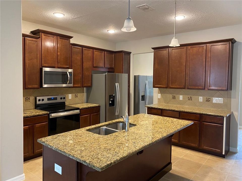 En Venta: $407,000 (3 camas, 2 baños, 1722 Pies cuadrados)