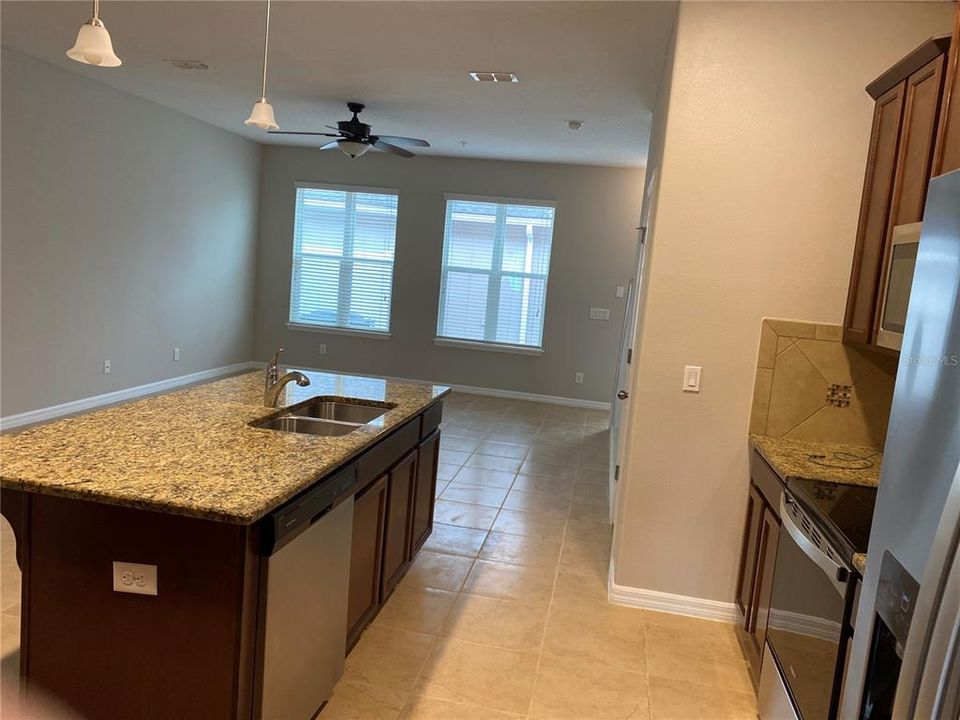 En Venta: $407,000 (3 camas, 2 baños, 1722 Pies cuadrados)