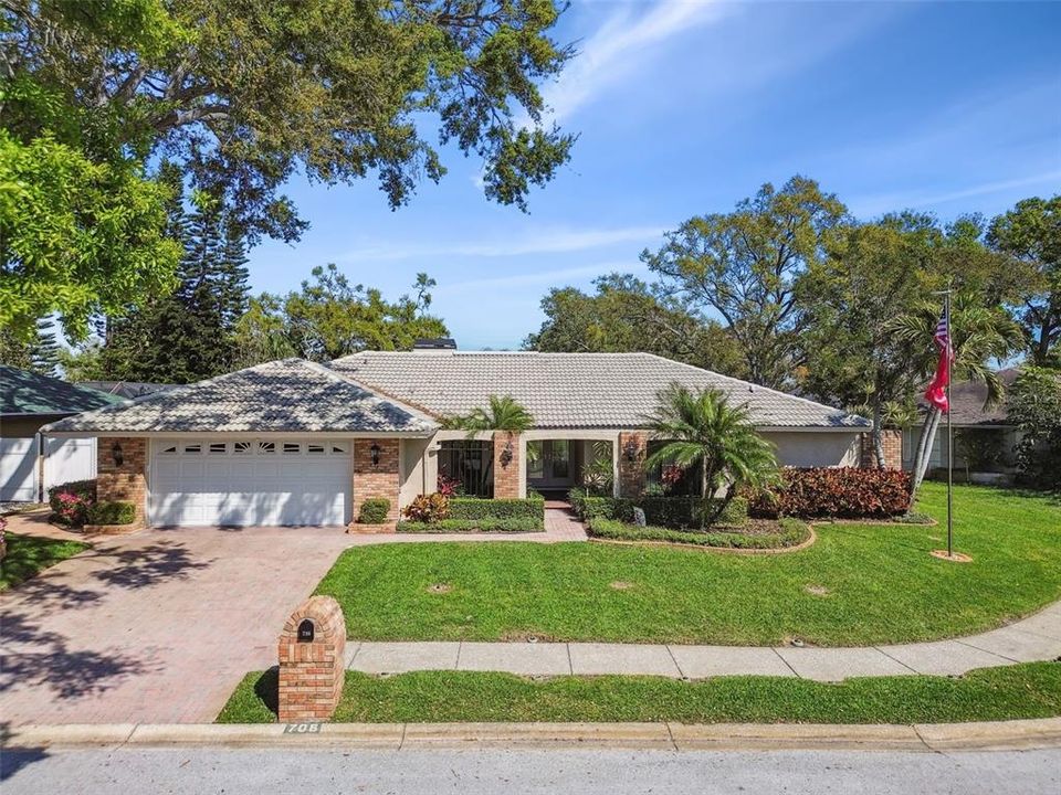 Recently Sold: $905,000 (4 beds, 3 baths, 2504 Square Feet)