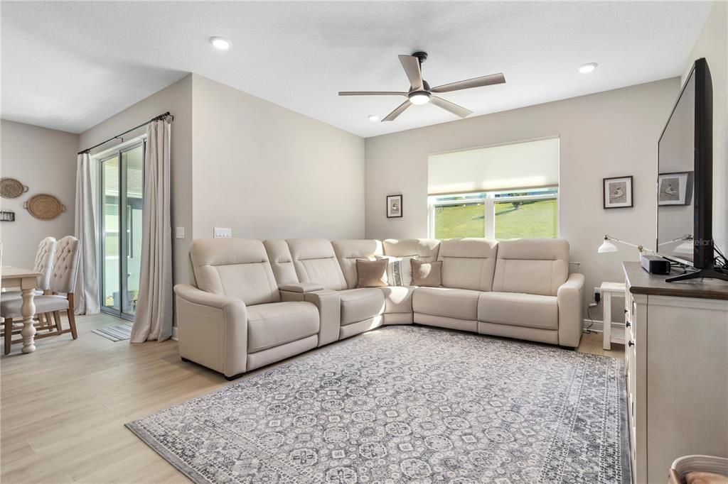 For Sale: $547,000 (3 beds, 3 baths, 2477 Square Feet)