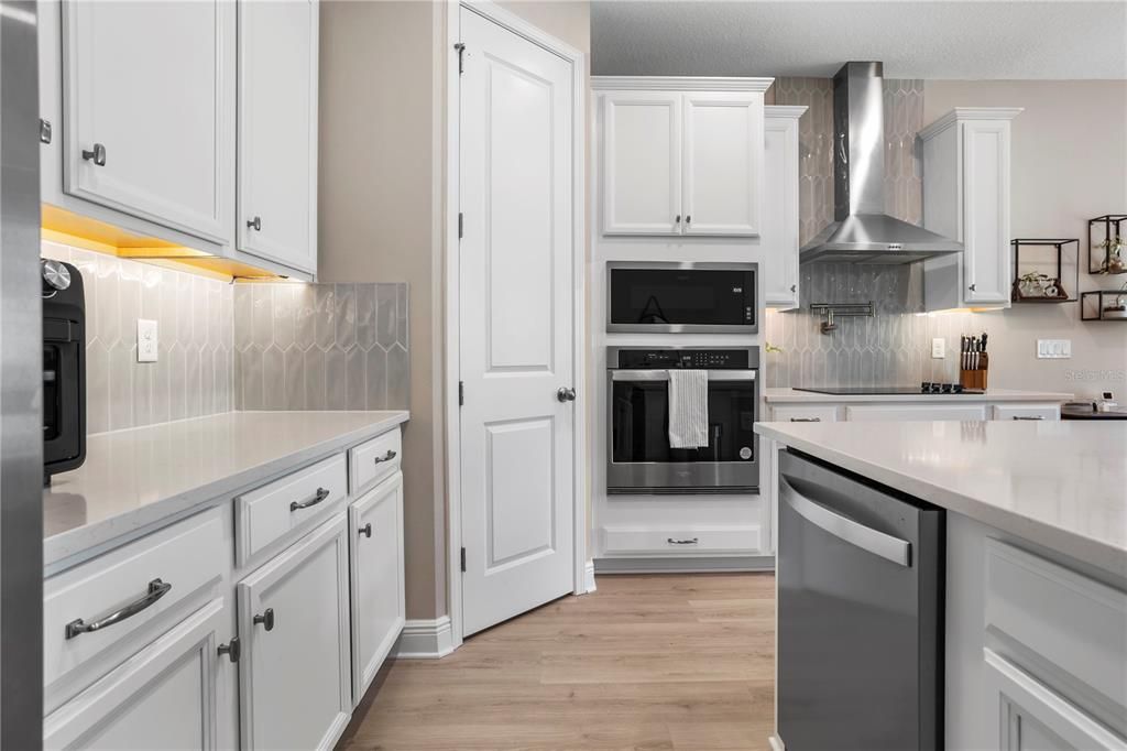 For Sale: $547,000 (3 beds, 3 baths, 2477 Square Feet)