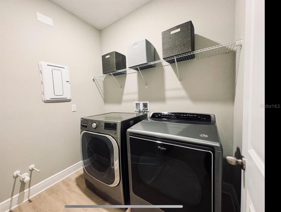 For Sale: $547,000 (3 beds, 3 baths, 2477 Square Feet)