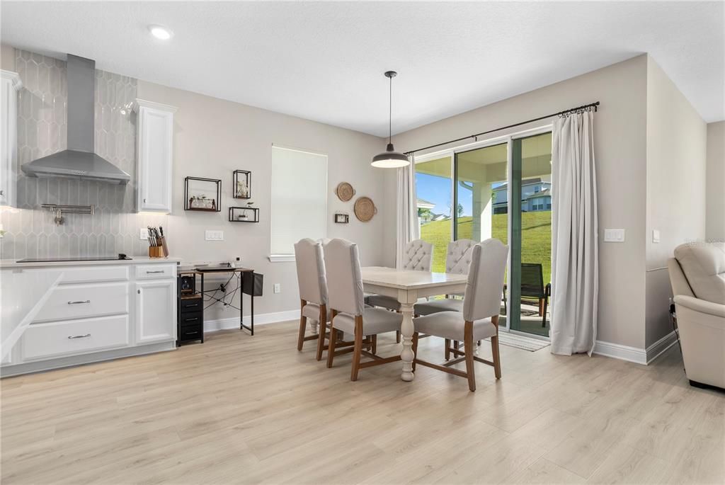 For Sale: $547,000 (3 beds, 3 baths, 2477 Square Feet)