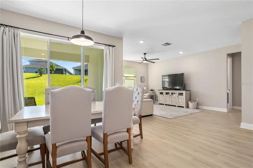 For Sale: $547,000 (3 beds, 3 baths, 2477 Square Feet)