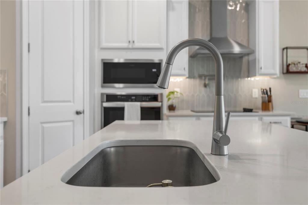 For Sale: $547,000 (3 beds, 3 baths, 2477 Square Feet)