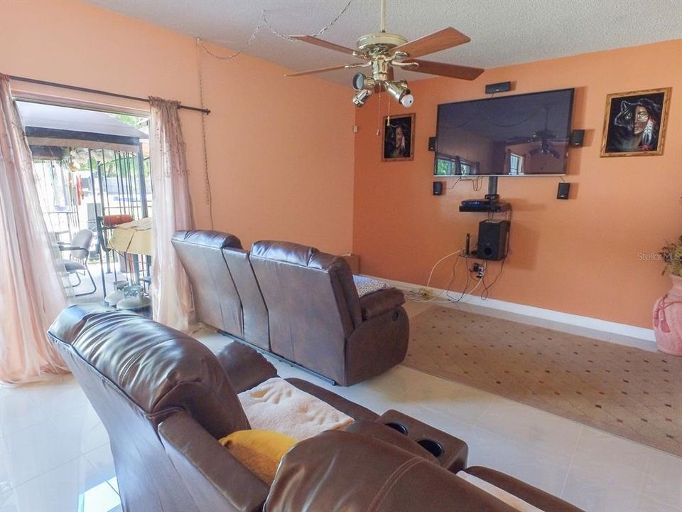 For Sale: $580,000 (5 beds, 3 baths, 3095 Square Feet)