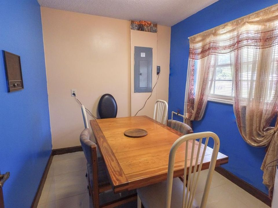 For Sale: $580,000 (5 beds, 3 baths, 3095 Square Feet)