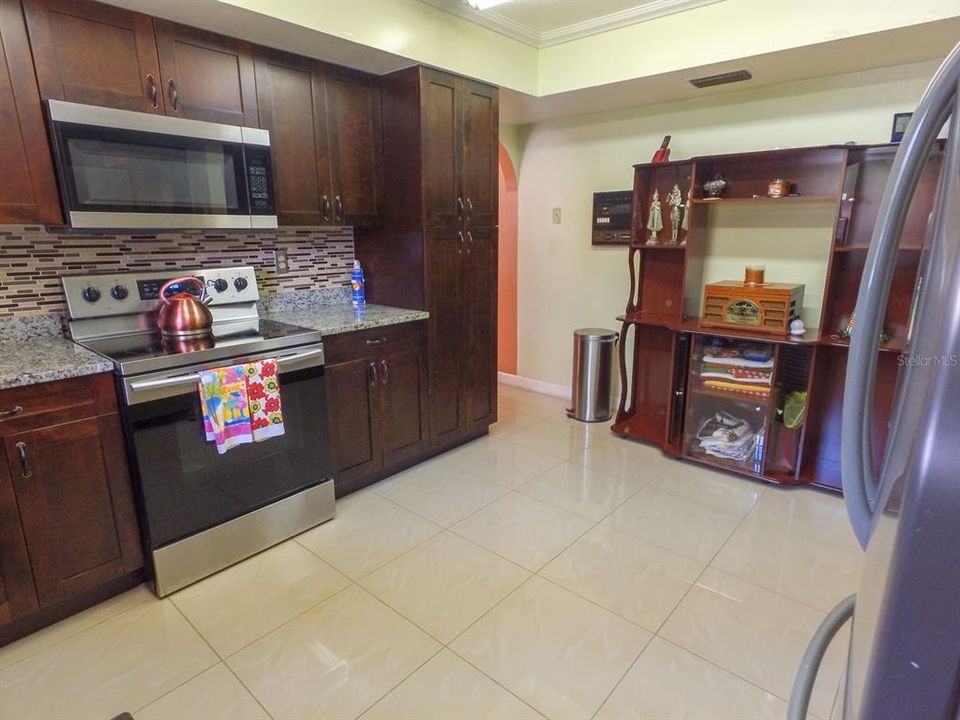 For Sale: $580,000 (5 beds, 3 baths, 3095 Square Feet)