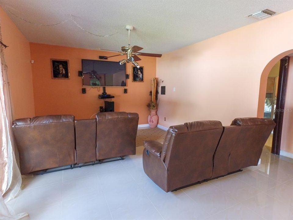 For Sale: $580,000 (5 beds, 3 baths, 3095 Square Feet)