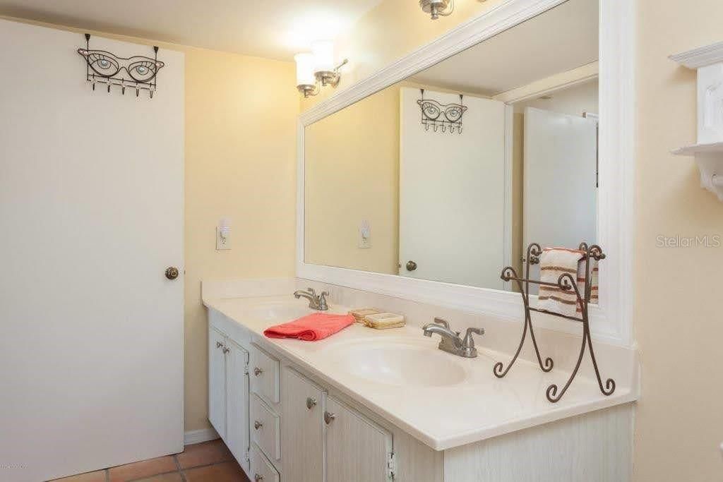 For Rent: $3,100 (3 beds, 2 baths, 1495 Square Feet)