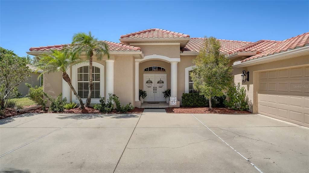 Recently Sold: $665,000 (4 beds, 2 baths, 2433 Square Feet)