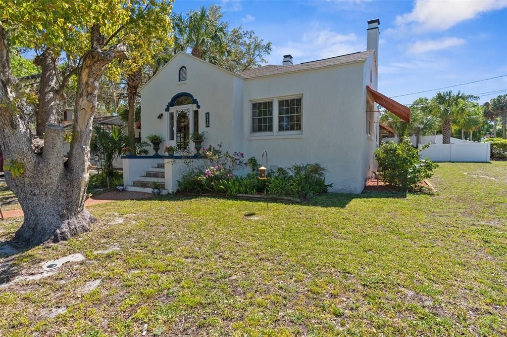 Recently Sold: $319,000 (3 beds, 2 baths, 1817 Square Feet)