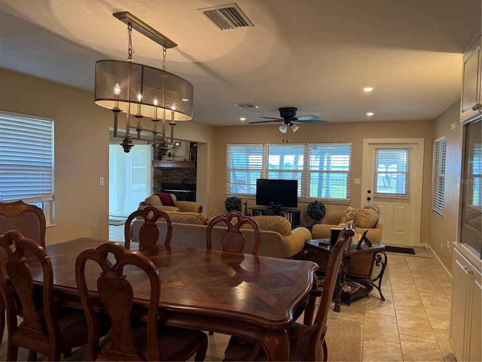 For Sale: $625,000 (3 beds, 4 baths, 1756 Square Feet)