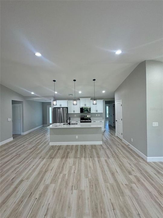 For Sale: $349,900 (4 beds, 2 baths, 1809 Square Feet)