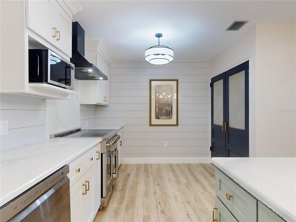 For Sale: $649,900 (3 beds, 2 baths, 2144 Square Feet)