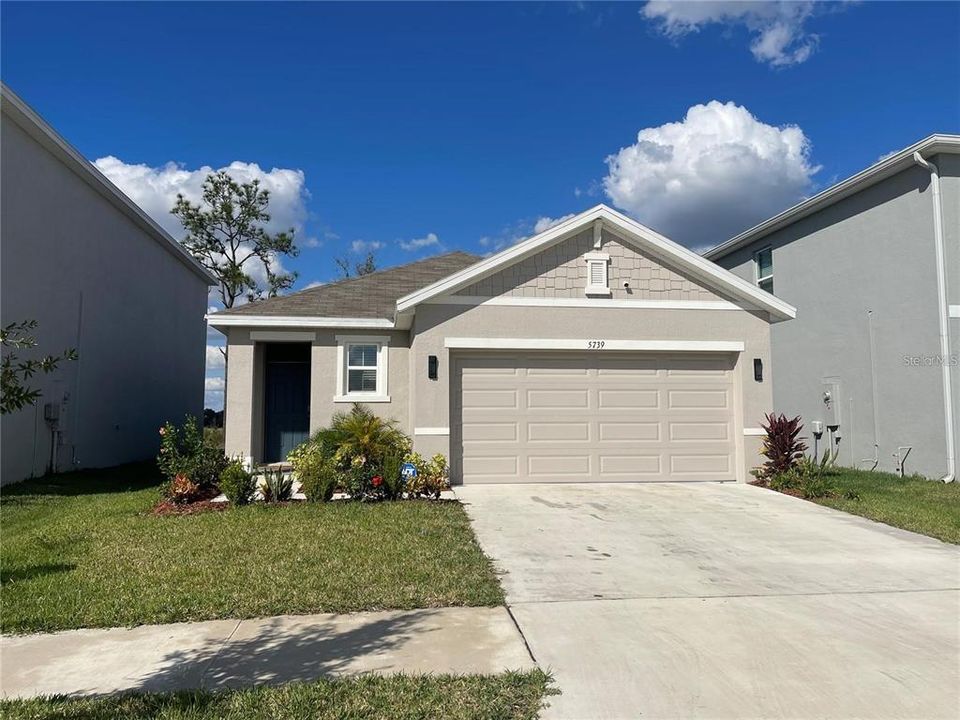 Recently Rented: $2,300 (3 beds, 2 baths, 1516 Square Feet)