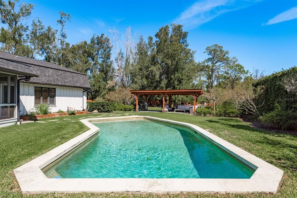 Active With Contract: $1,895,000 (5 beds, 5 baths, 5885 Square Feet)