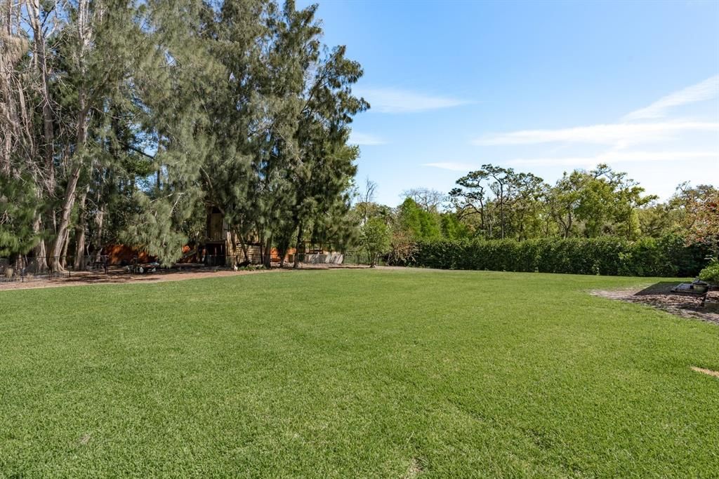 Active With Contract: $1,895,000 (5 beds, 5 baths, 5885 Square Feet)