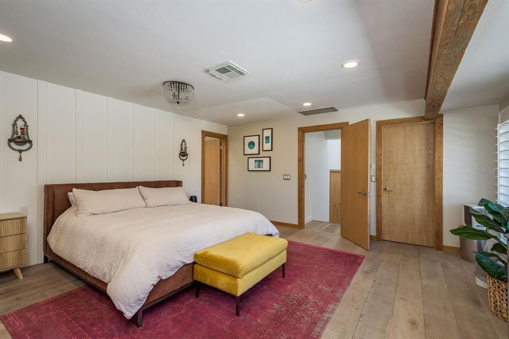 Active With Contract: $1,895,000 (5 beds, 5 baths, 5885 Square Feet)