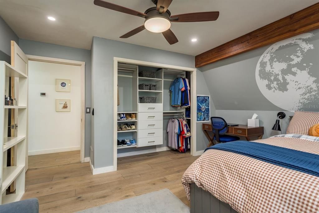 Active With Contract: $1,895,000 (5 beds, 5 baths, 5885 Square Feet)