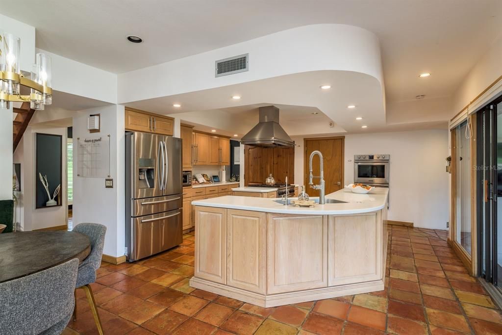 Active With Contract: $1,895,000 (5 beds, 5 baths, 5885 Square Feet)