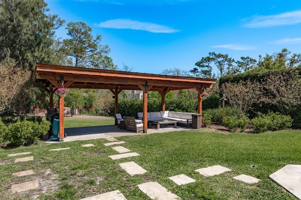 Active With Contract: $1,895,000 (5 beds, 5 baths, 5885 Square Feet)